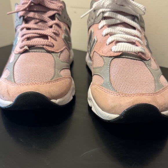New Balance X- 90 Pink and Gray Athletic Shoes - Picture 4 of 10